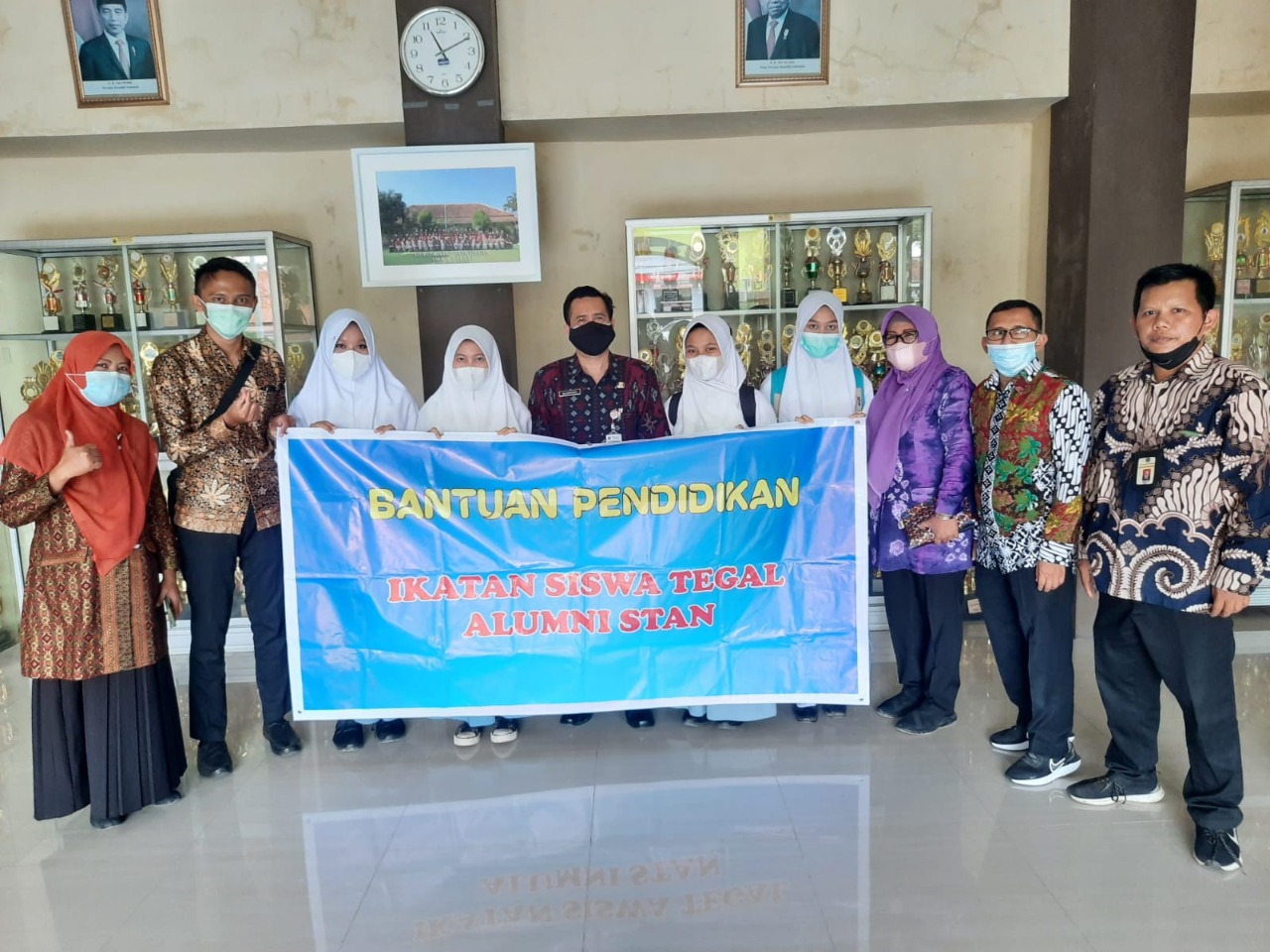 IKATAN SISWA TEGAL ALUMNI STAN BERI BANTUAN PENDIDIKAN