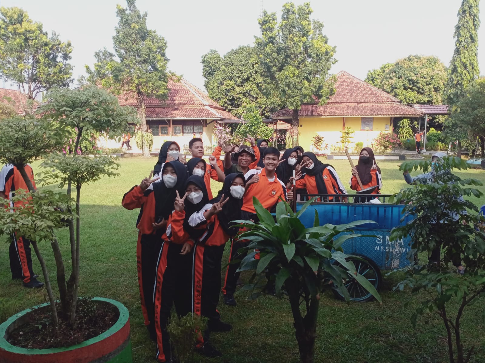 Smaga Adakan Jumat Bersih Sambut HUT Sekolah