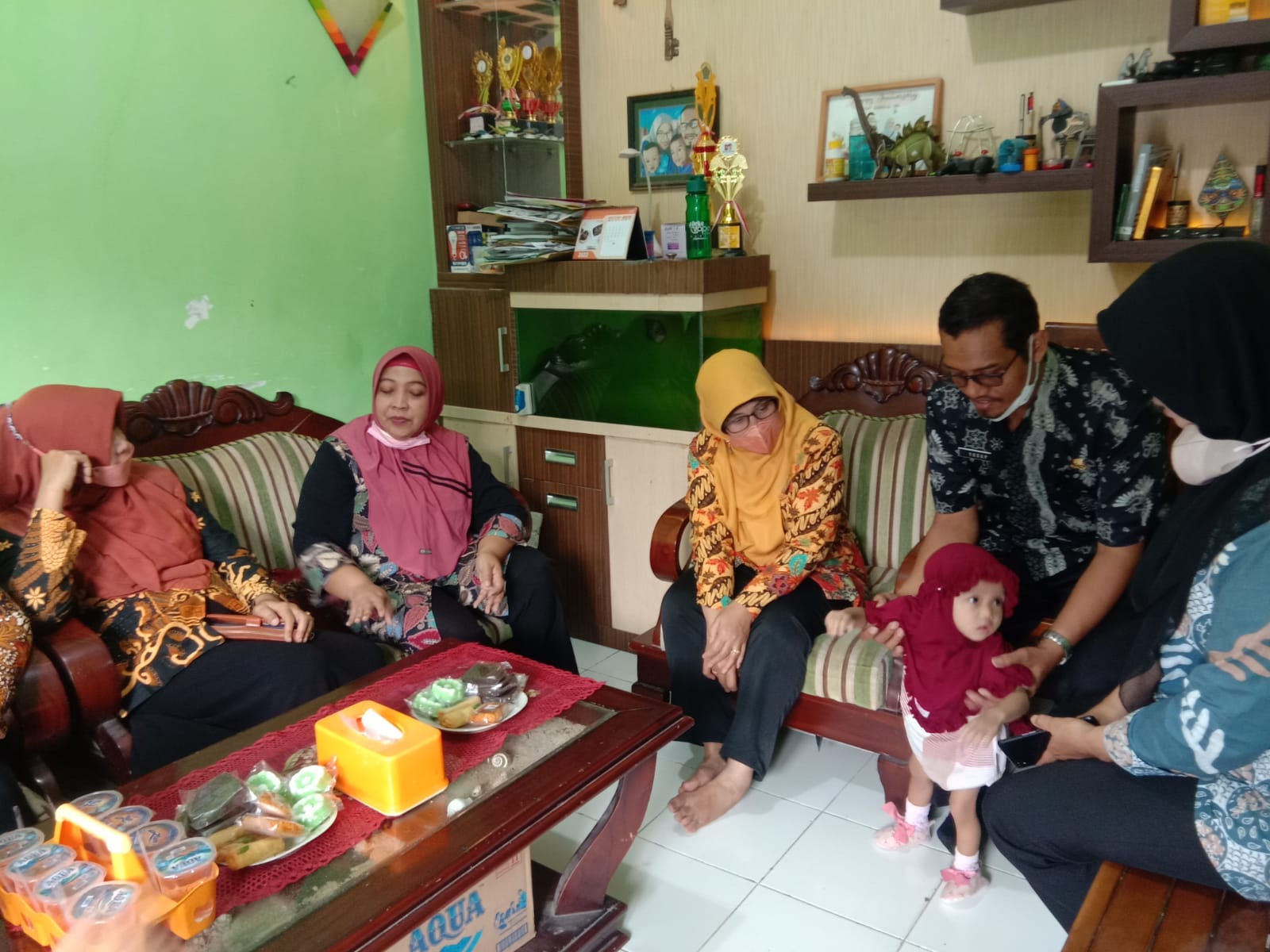 Darma Wanita SMAN 3 Slawi Anjangsana ke Pak Yusuf