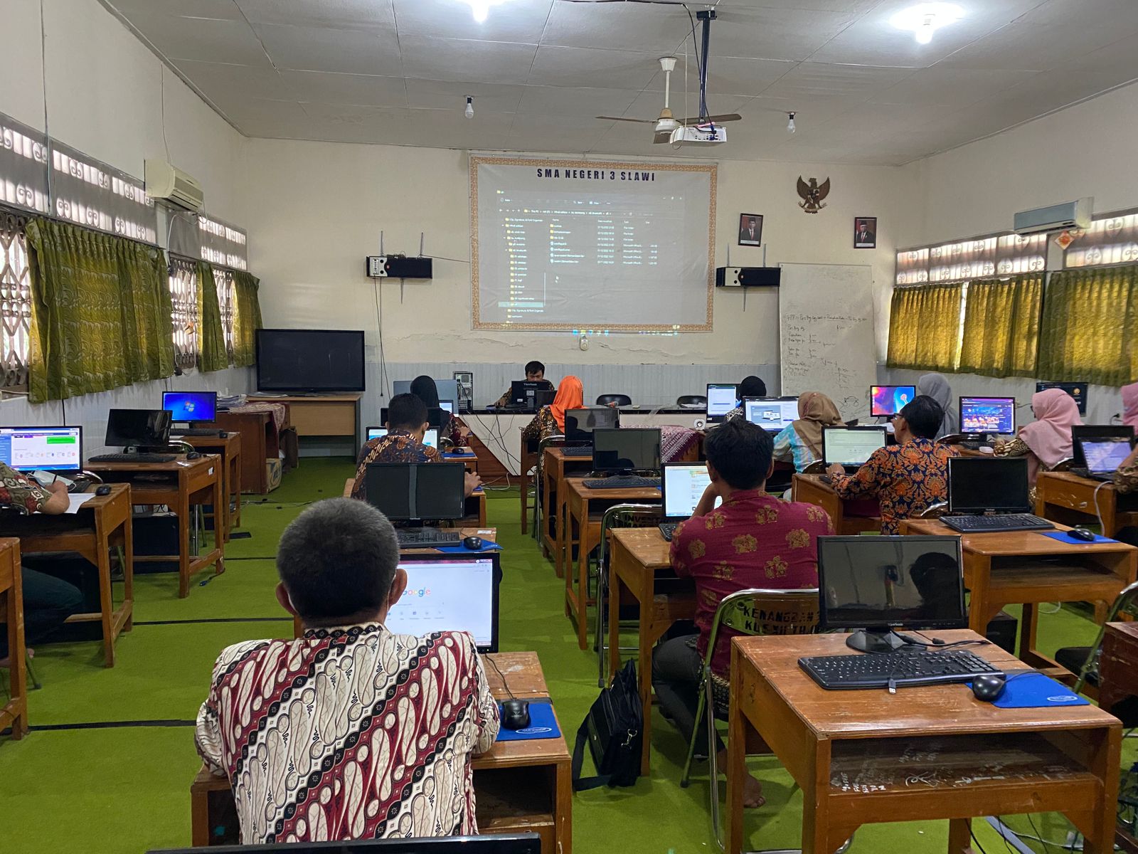 Guru Mapel Kelas X Ikuti Sosialisasi dan Bimbingan Teknis Erapor IKM