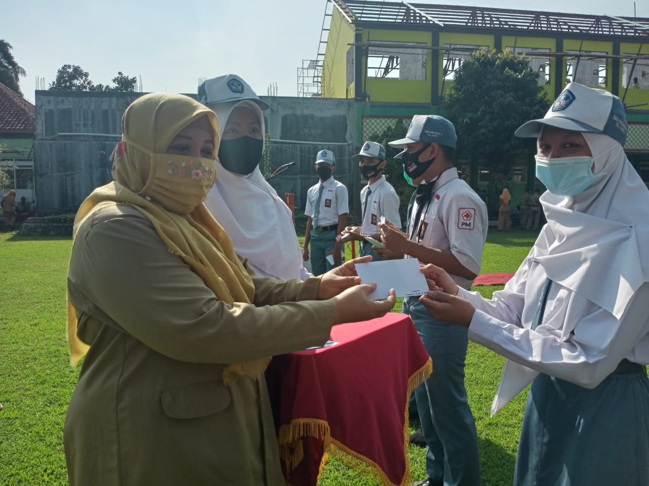 HUT SMAN 3 Slawi - Berbagi di tengah Keterbatasan