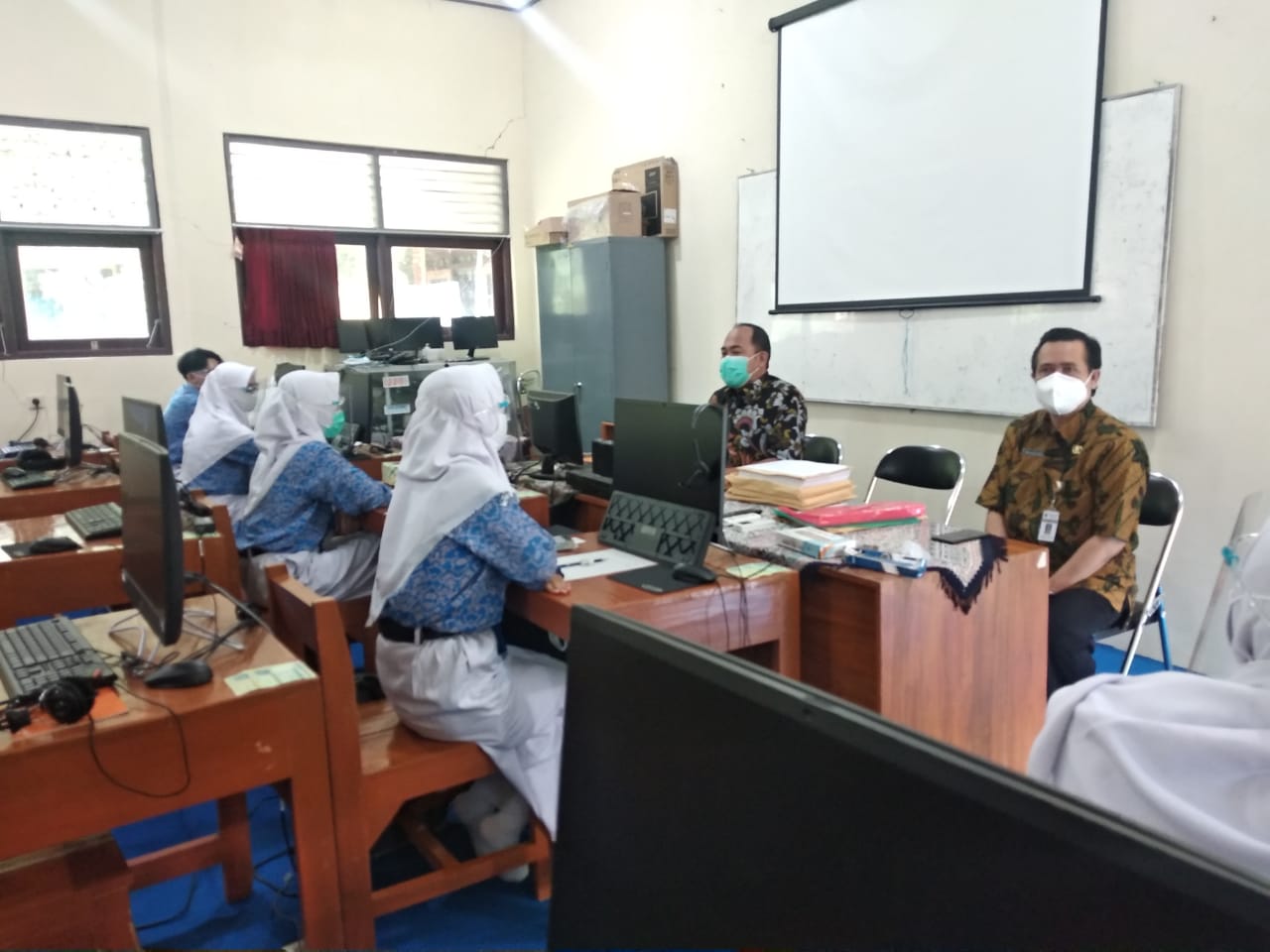 UJI COBA PENGEMBANGAN INSTRUMEN ASESMEN KOMPETENSI MINIMUM (AKM) MENUJU SEKOLAH BERKUALITAS