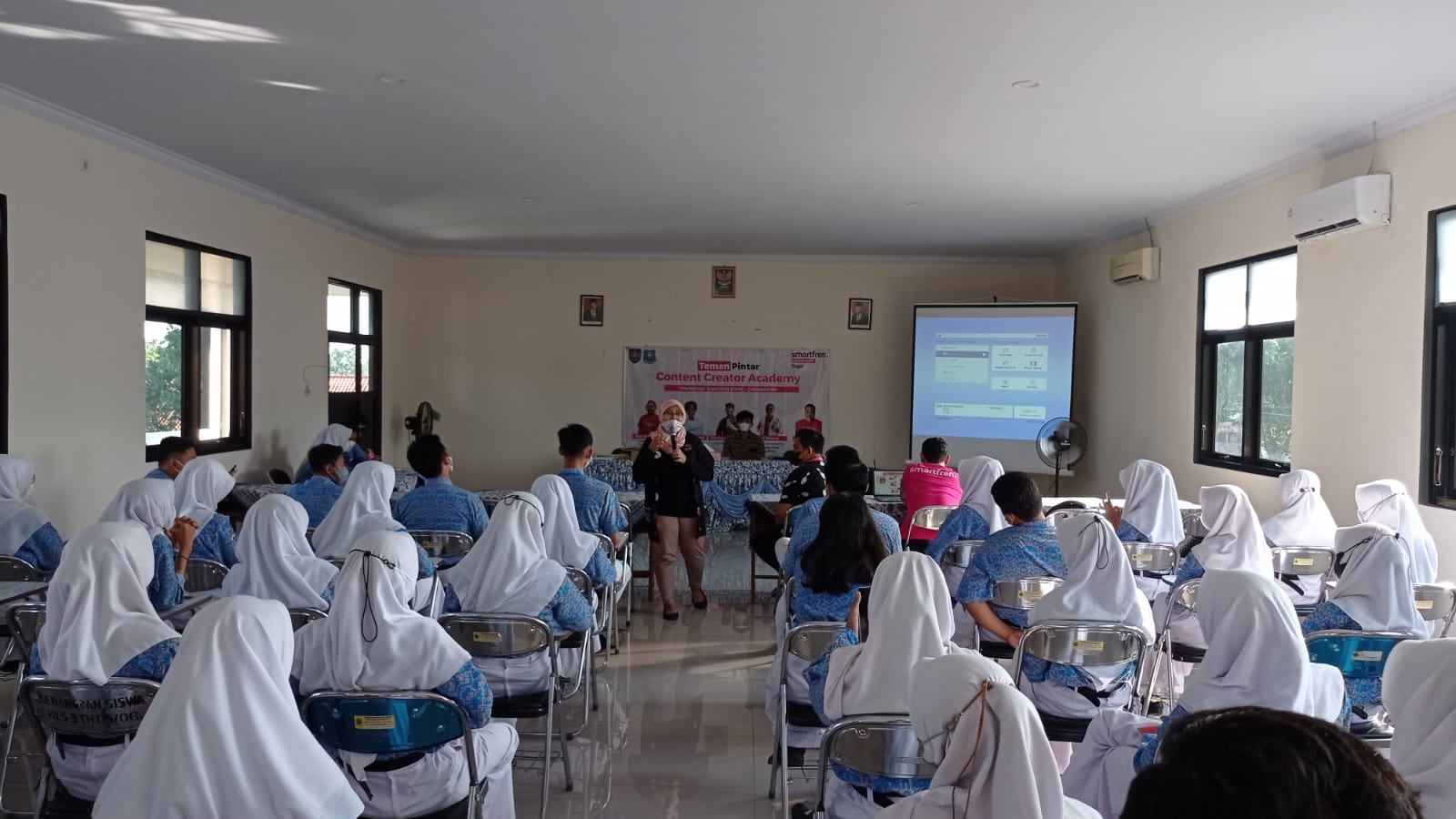 Smartfren Mampir ke SMAN 3 Slawi