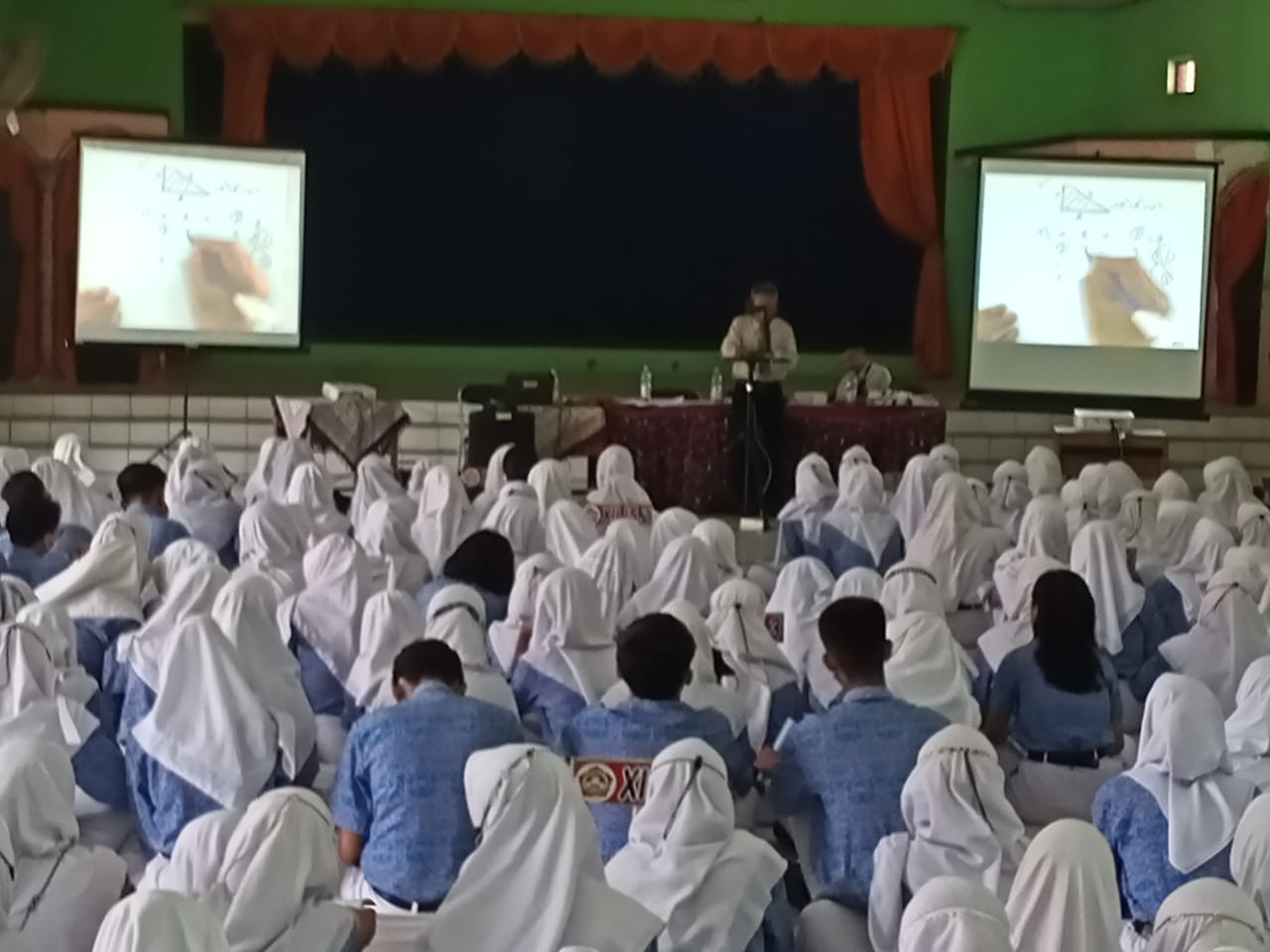 Kelas XII ada Sosialisasi TO UTBK dari Neutron di Aula SMAN 3 Slawi