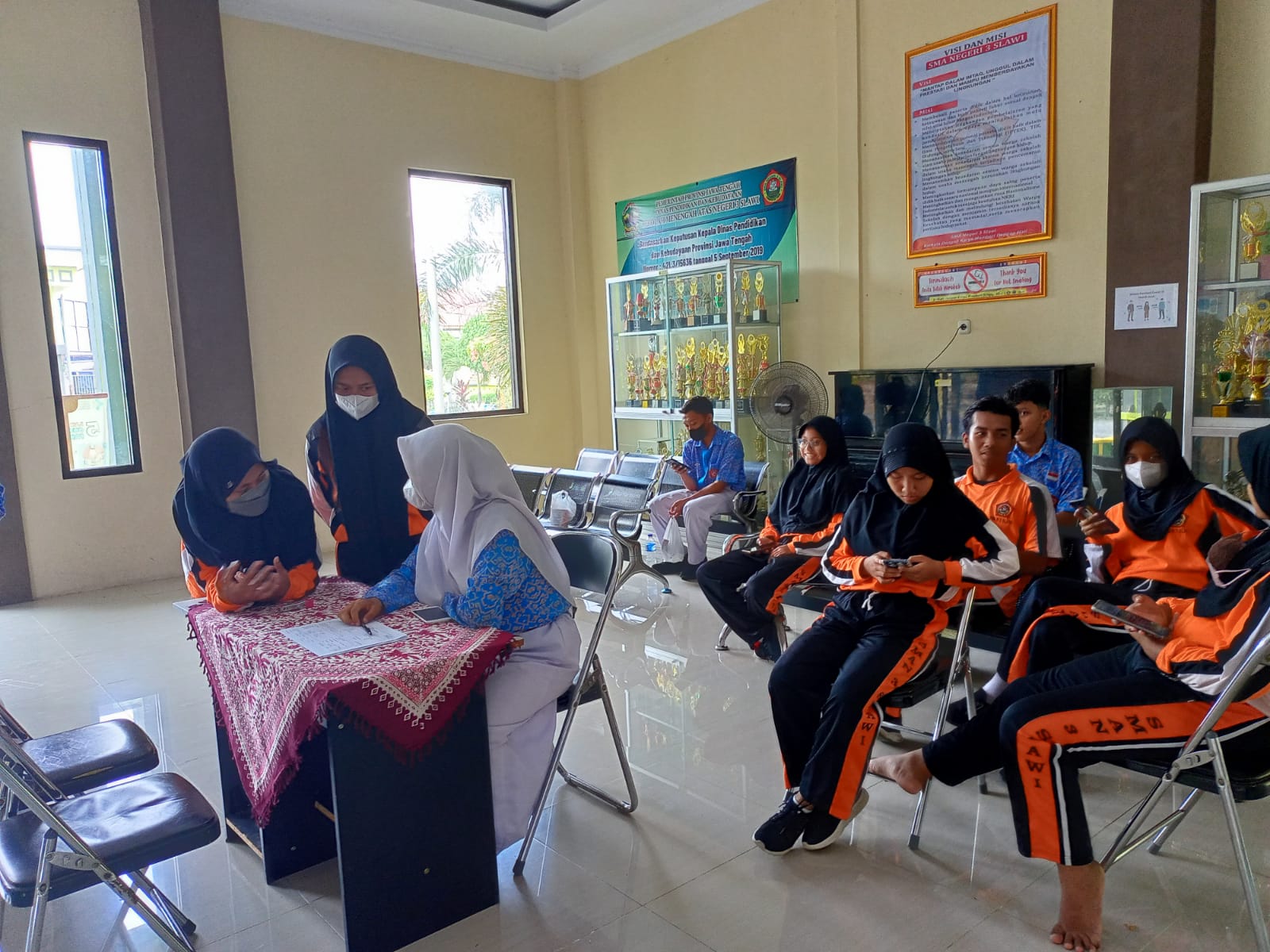 PMI KAB TEGAL MENGADAKAN DONOR DARAH DI SMAN 3 SLAWI