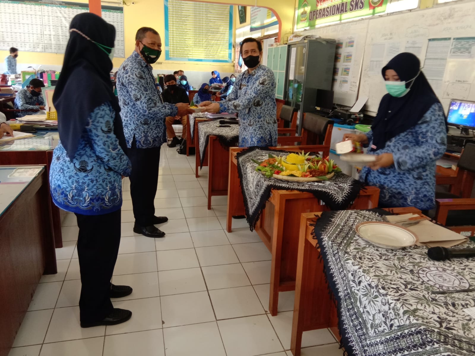 Dok Guru dan Karyawan Berprestasi 2021