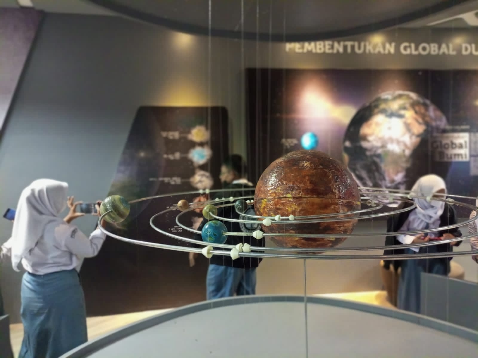 Studi Lapangan, Siswa Kelas XI Kunjungi Museum Semedo