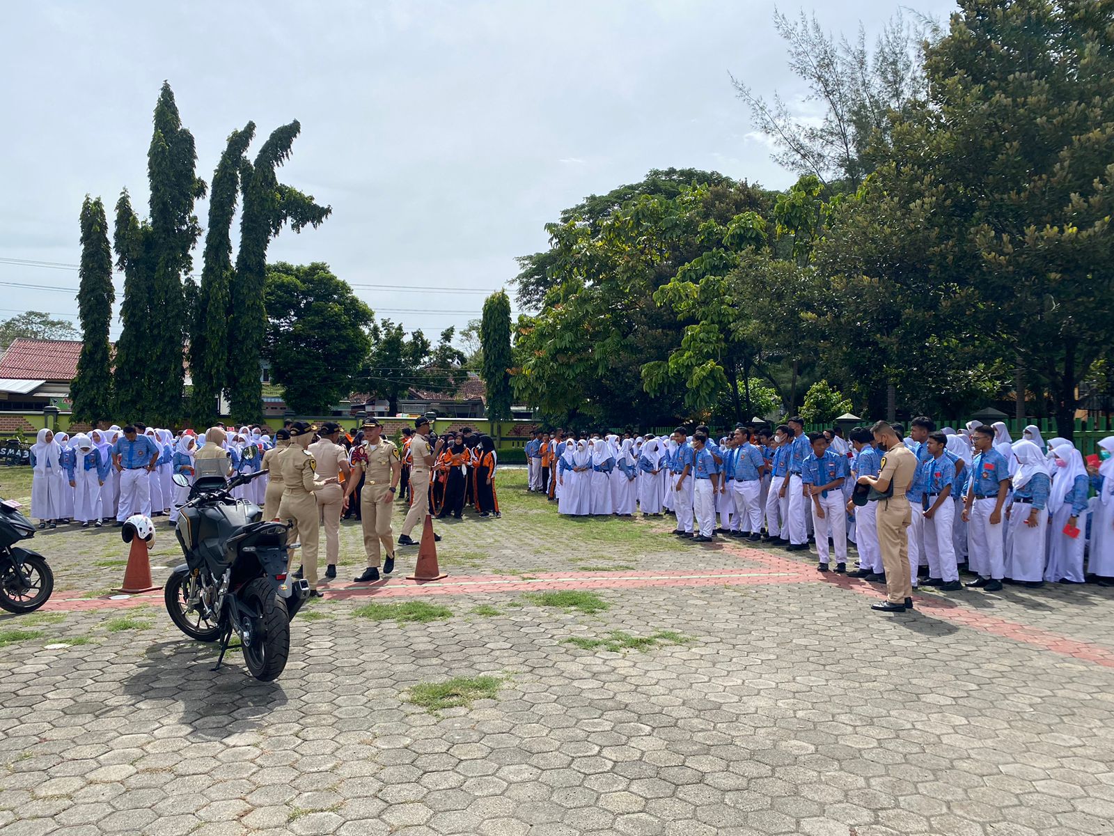 Taruna PKTJ Tegal menyelenggarakan sosialisasi keselamatan berkendara di SMAN 3 Slawi